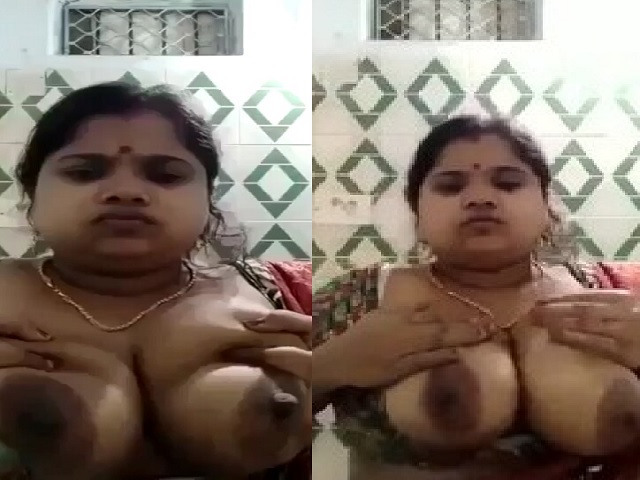 Unsatisfied Bengali Bhabhi Showing Big Boobs